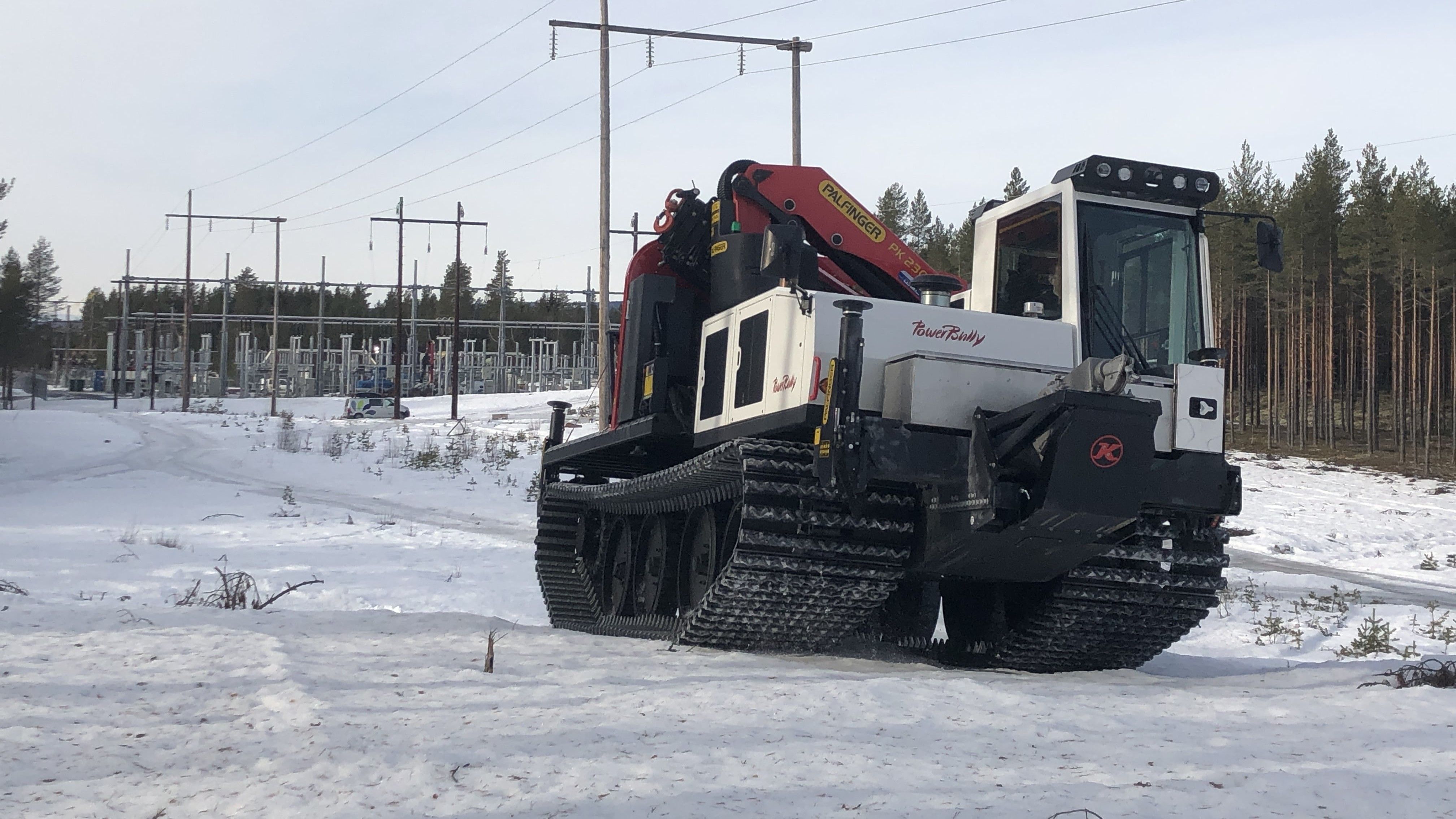 PowerBully track carriers in use for power lines maintenance