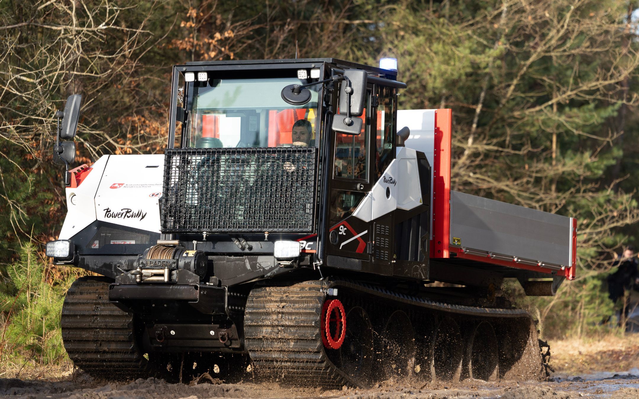 PowerBully 9C mit Hakenlift PowerBully 9C mit Hakenlift