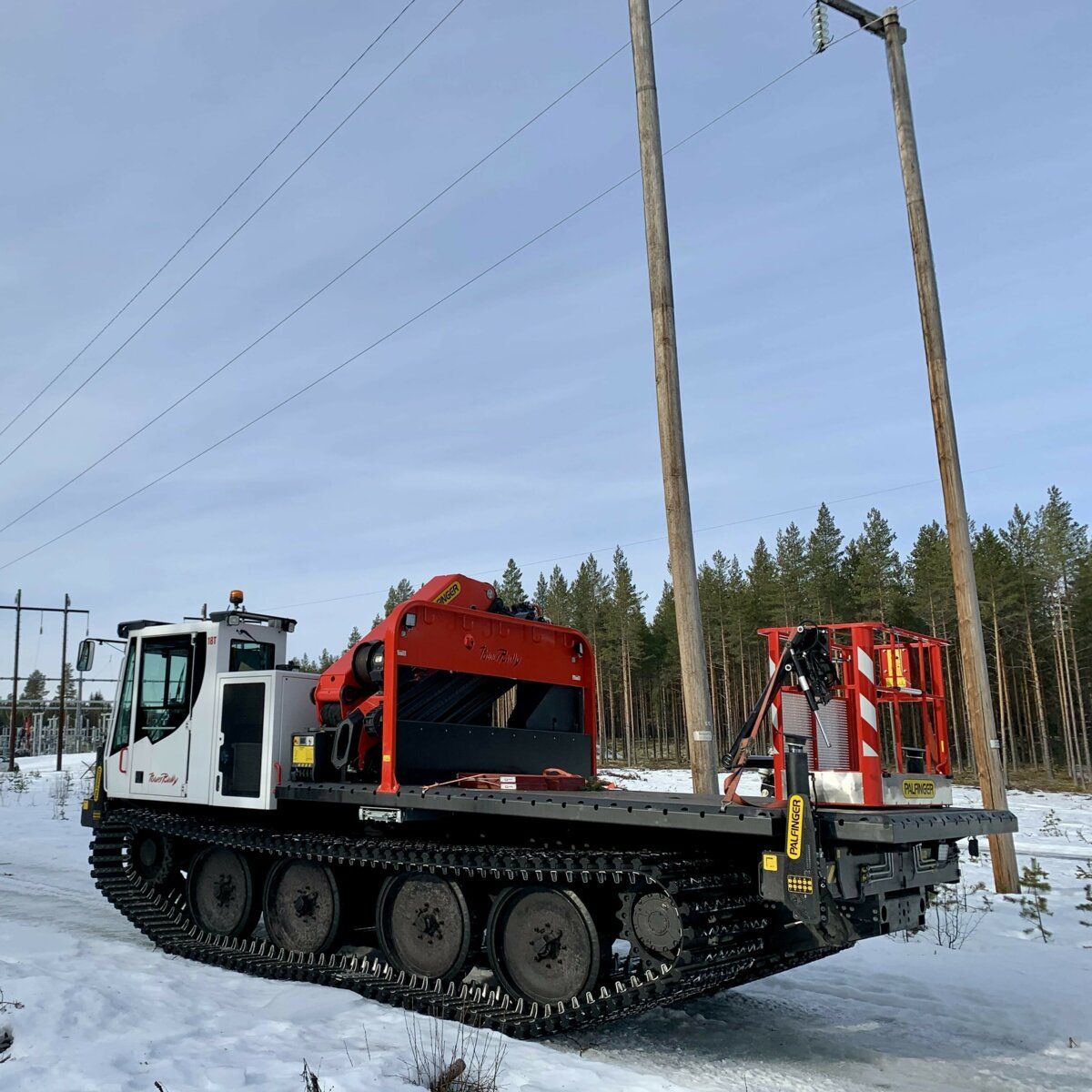 PowerBully Geräteträger an einer Stromleitung