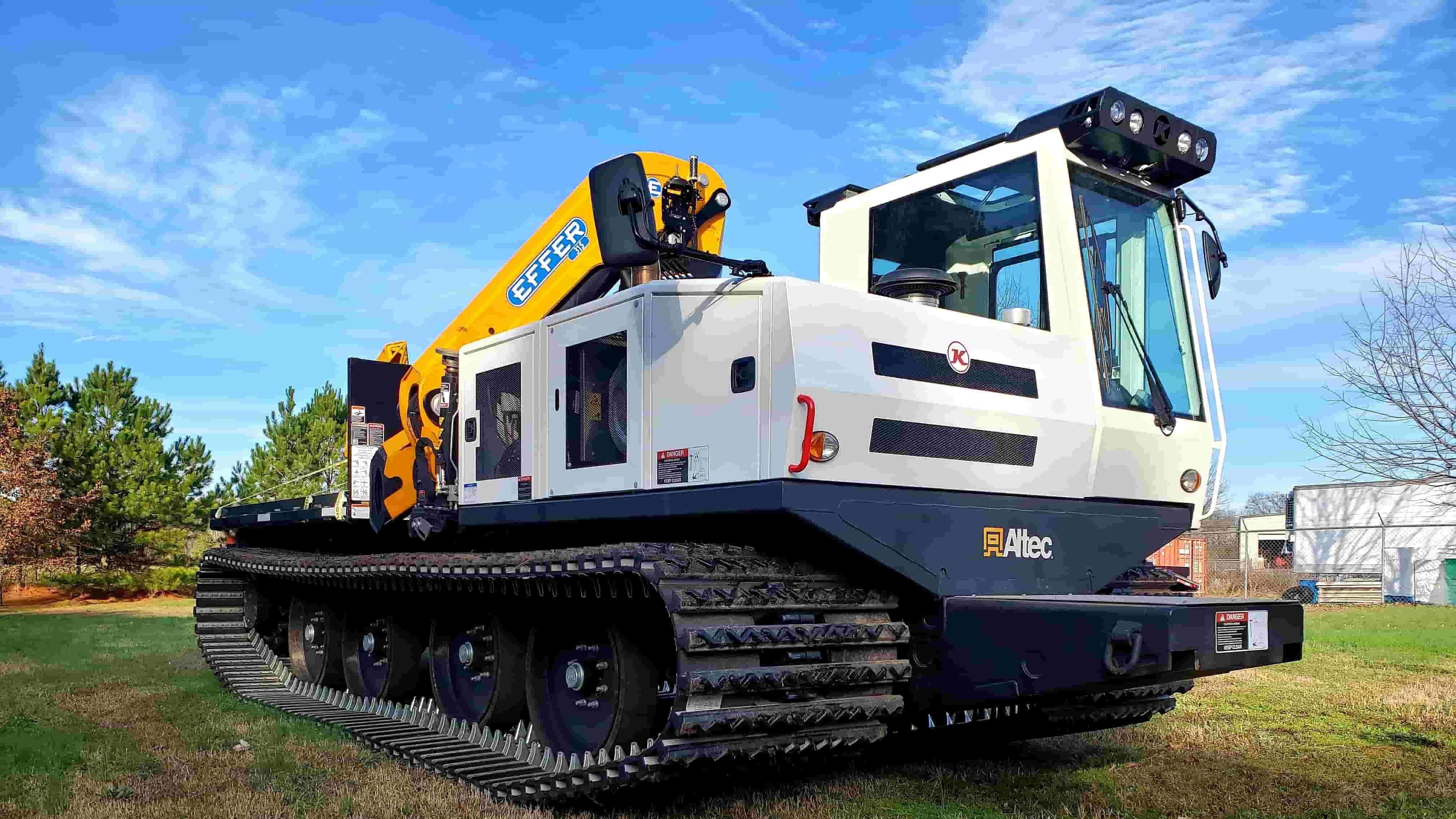 PowerBully track carrier with Effer crane