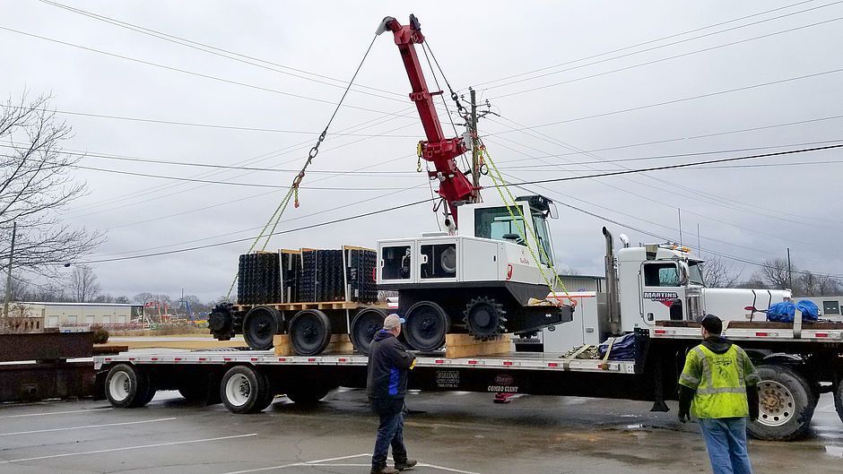 Delivery of several 18T track carriers