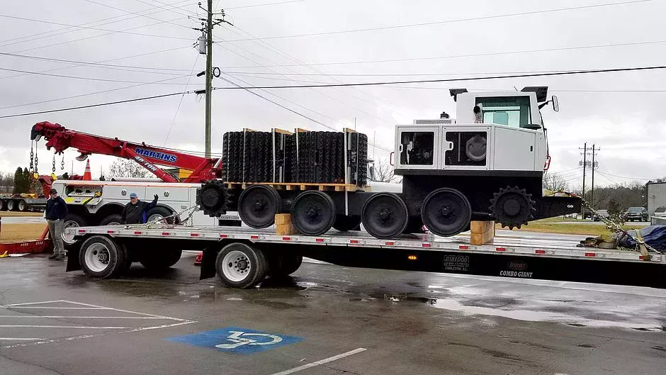 Ein Bild PowerBully delivers several 18T track carriers to an upfitter in the United States